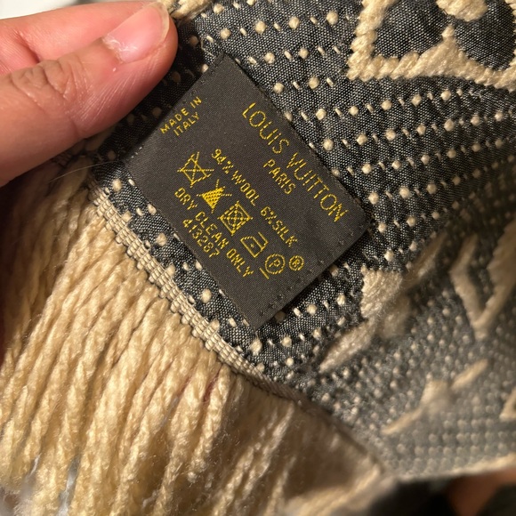 Louis Vuitton #413287 Wool Scarf Shawl LOGOMANIA MONOGRAM like new without box - Picture 6 of 9
